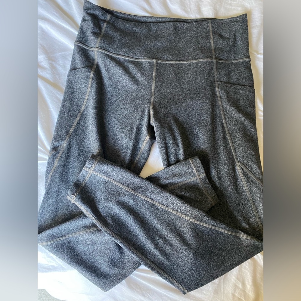 Athleta salutation stash leggings